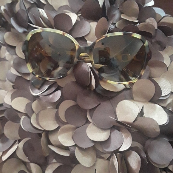 Sunglasses - Picture 3 of 4